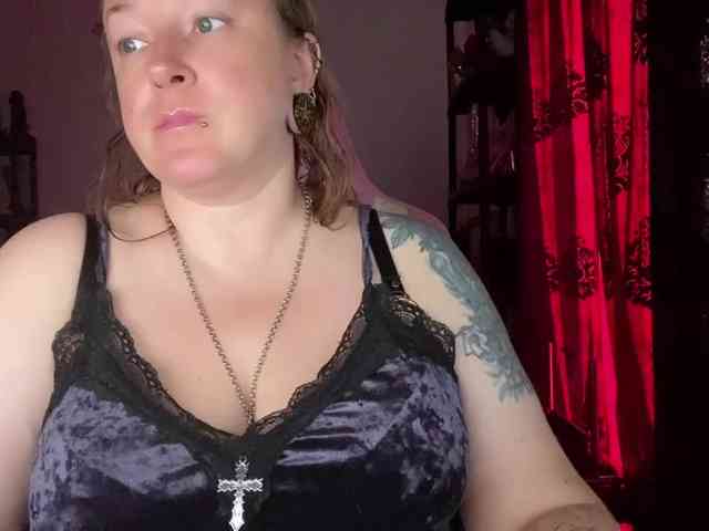 NylonQueen webcam