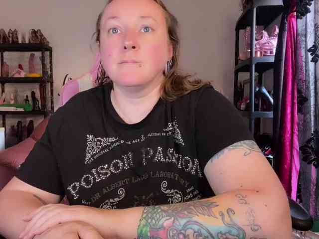 NylonQueen webcam