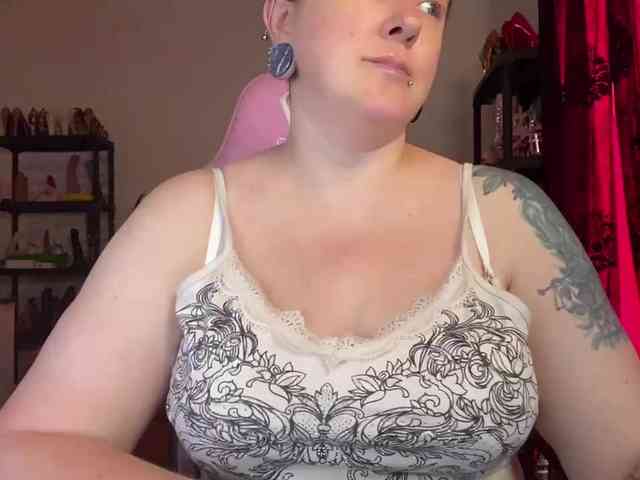 NylonQueen webcam