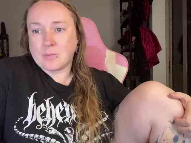 NylonQueen webcam