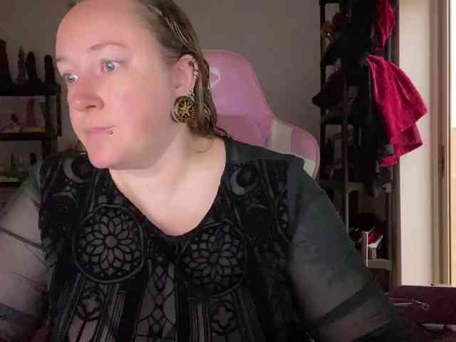 NylonQueen webcam