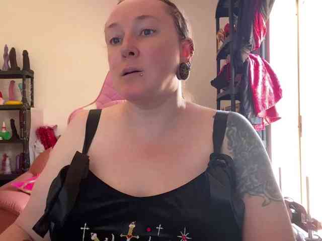 NylonQueen webcam