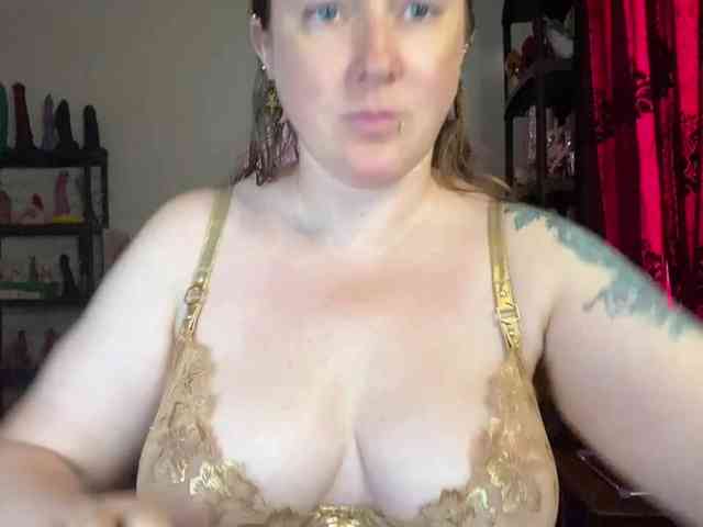NylonQueen webcam
