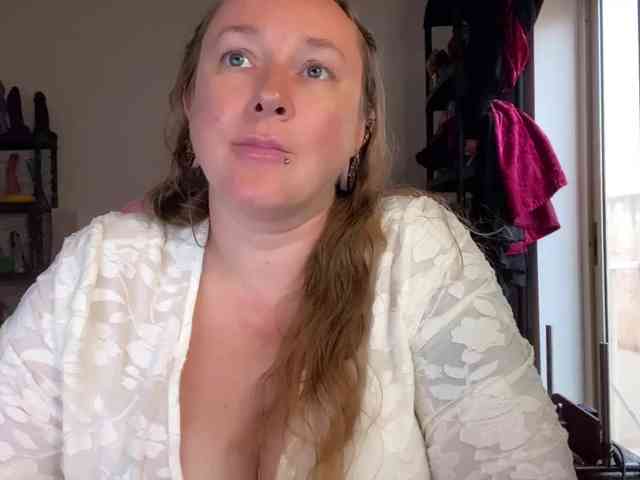 NylonQueen webcam
