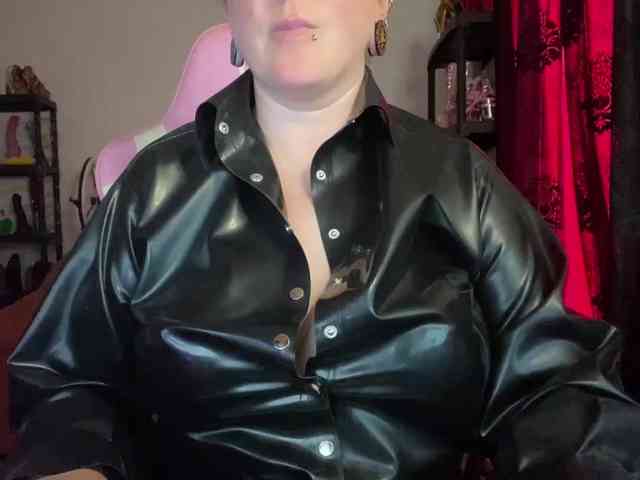 NylonQueen webcam