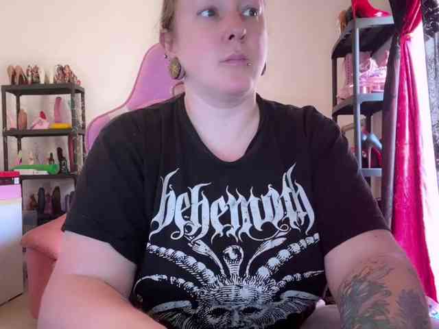 NylonQueen webcam