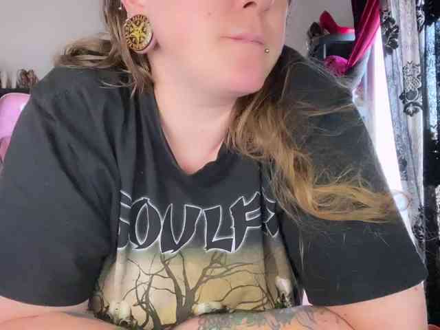NylonQueen webcam