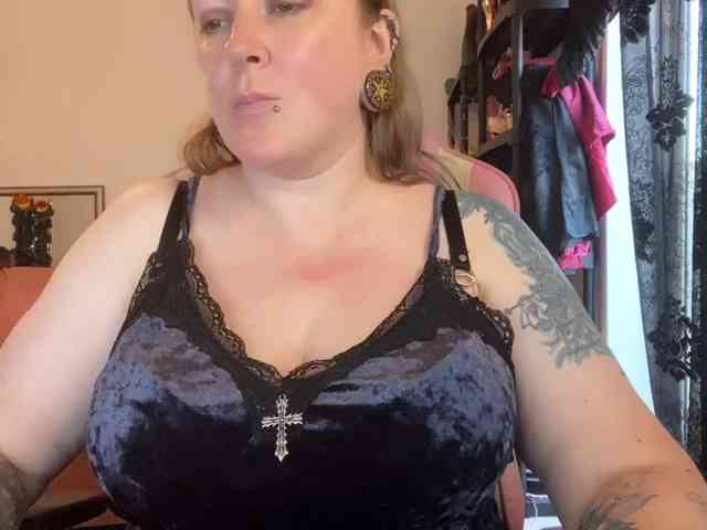 NylonQueen