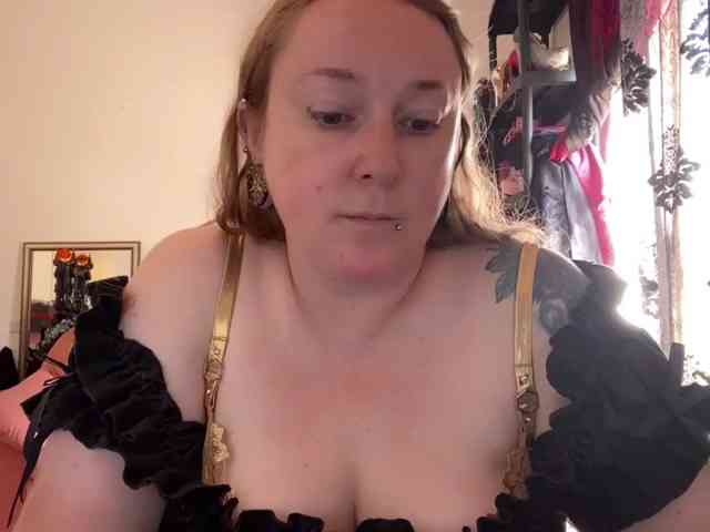 NylonQueen webcam