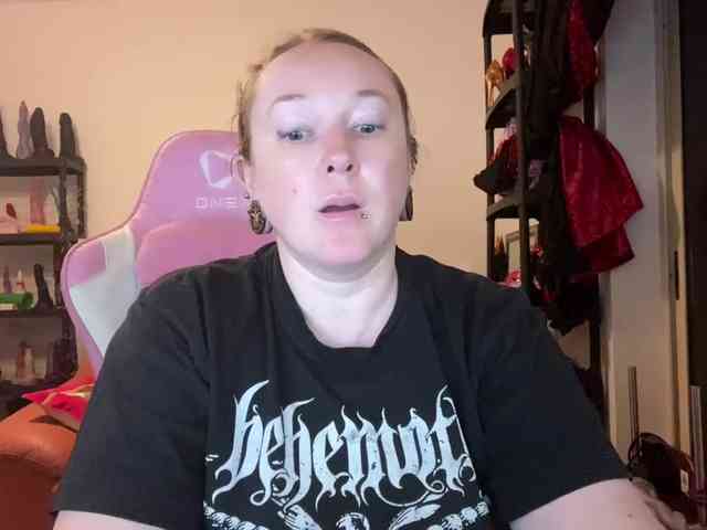 NylonQueen webcam