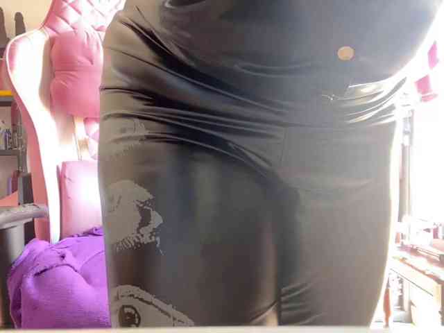 NylonQueen webcam