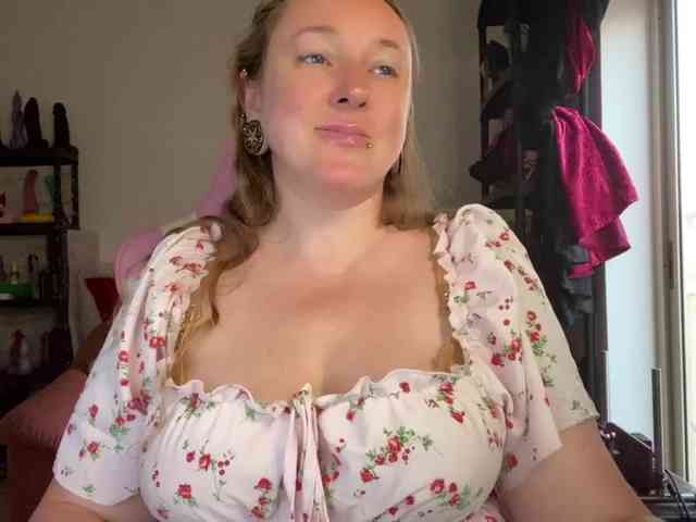 NylonQueen webcam