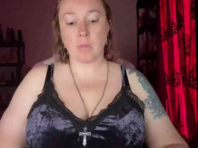 NylonQueen webcam