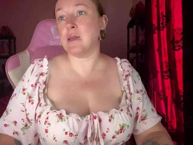 NylonQueen webcam