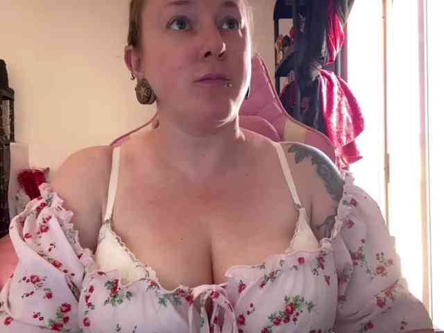 NylonQueen webcam