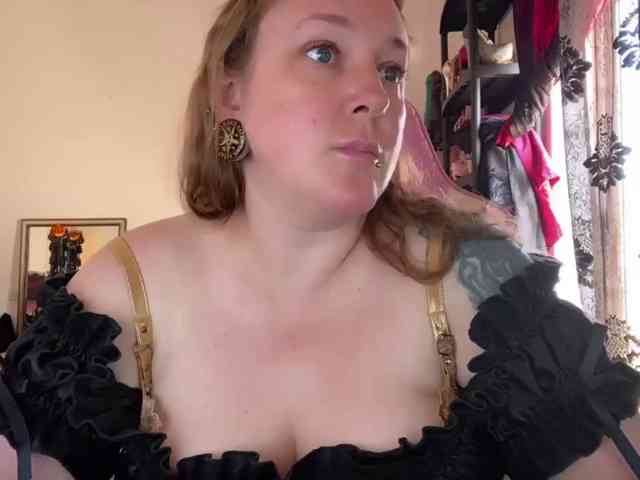 NylonQueen webcam