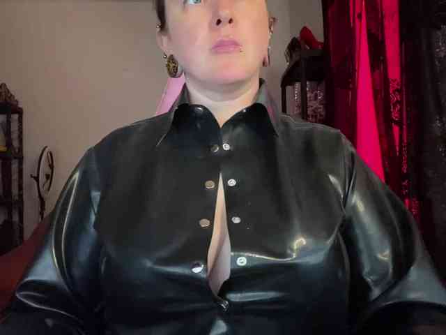 NylonQueen webcam