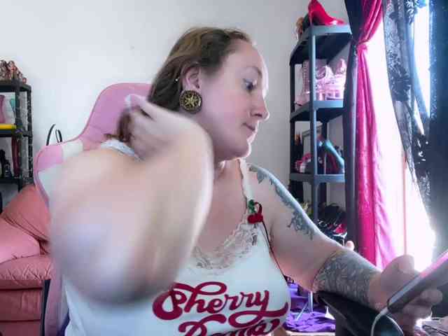 NylonQueen webcam