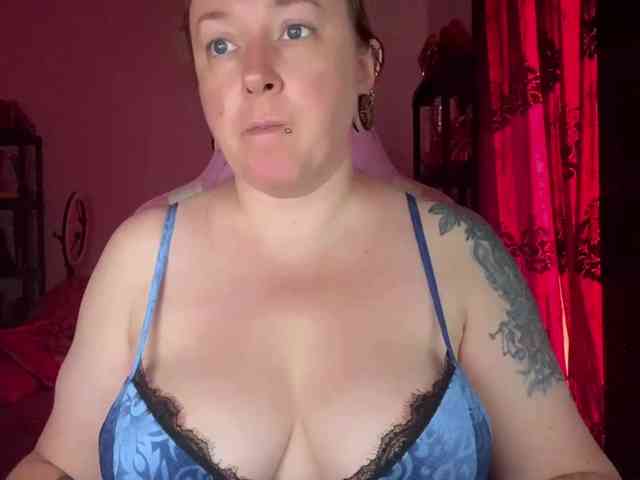 NylonQueen webcam