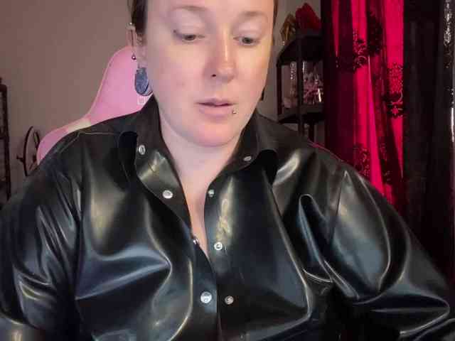 NylonQueen