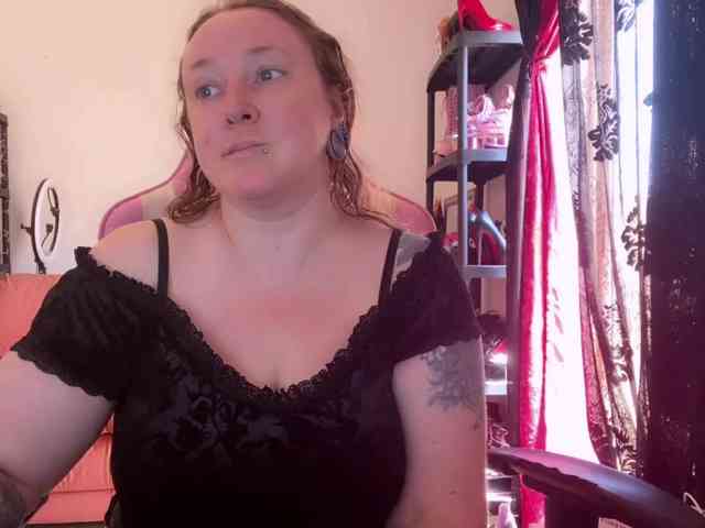 NylonQueen webcam