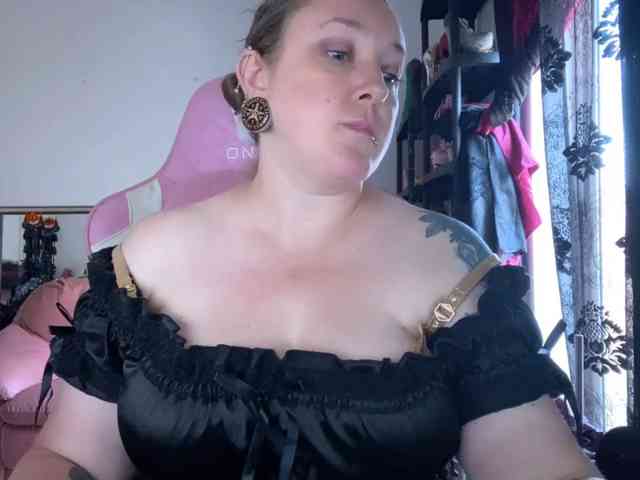 NylonQueen webcam
