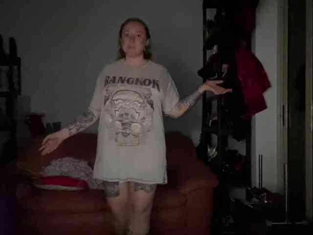 NylonQueen webcam