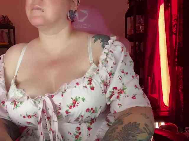 NylonQueen webcam