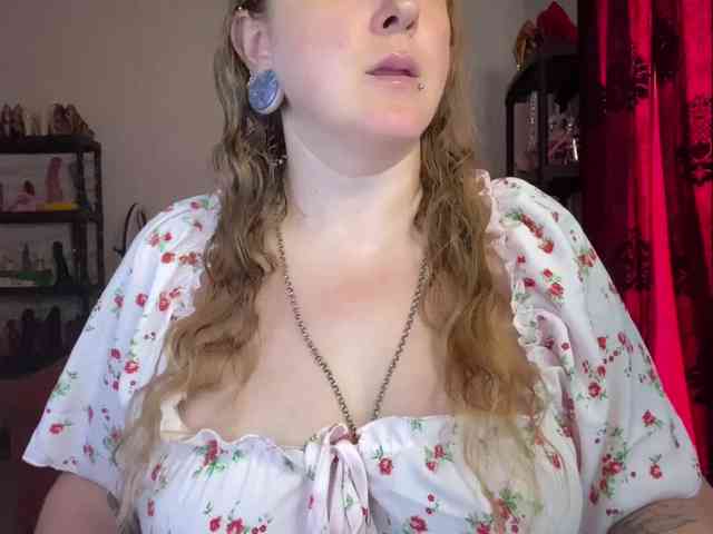 NylonQueen webcam