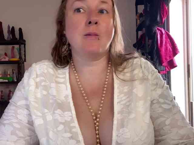 NylonQueen webcam