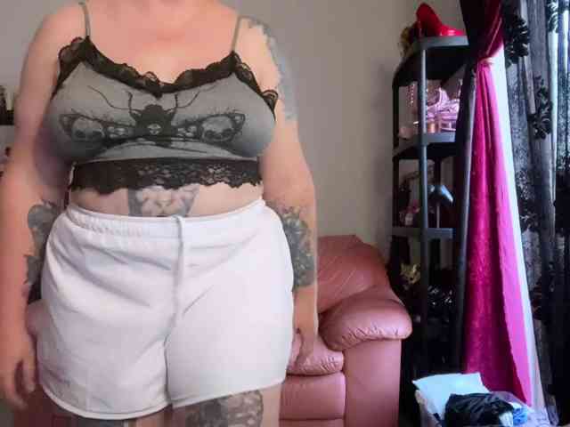NylonQueen webcam