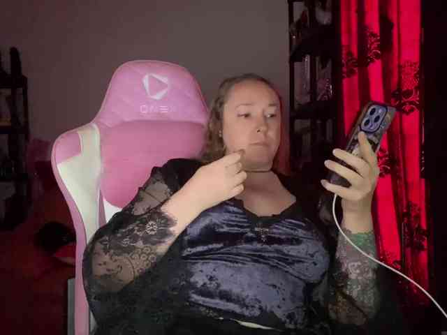 NylonQueen webcam