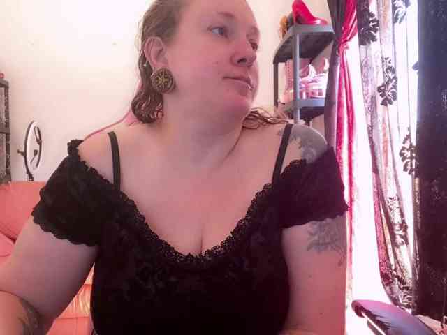NylonQueen webcam