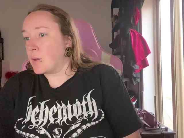 NylonQueen webcam
