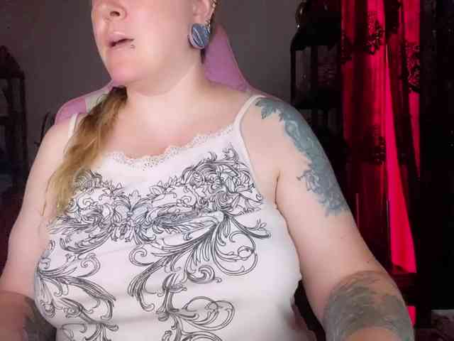 NylonQueen webcam