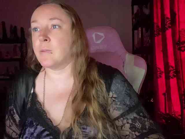 NylonQueen webcam