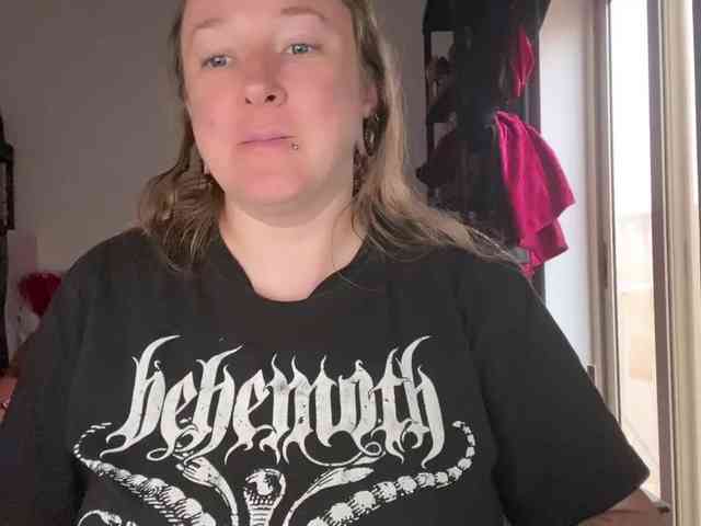 NylonQueen webcam