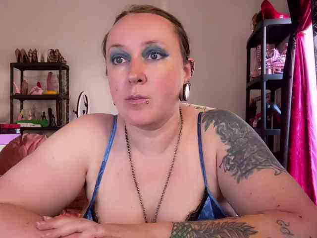 NylonQueen webcam