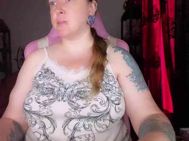 NylonQueen webcam