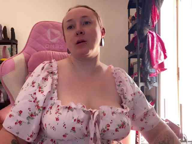 NylonQueen webcam