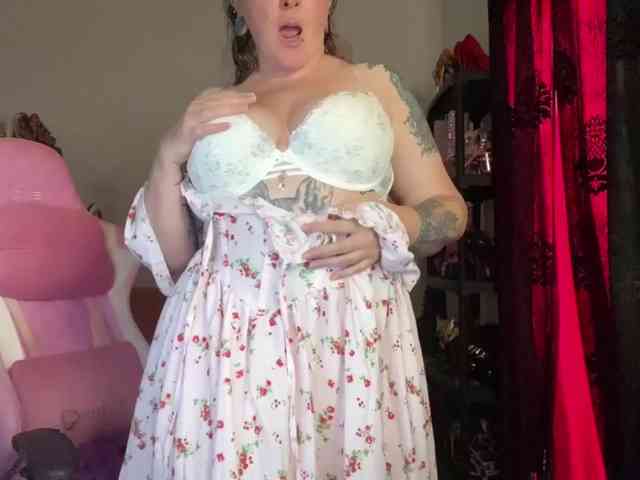 NylonQueen webcam