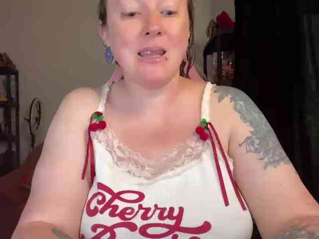 NylonQueen webcam