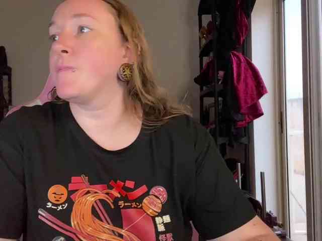 NylonQueen webcam