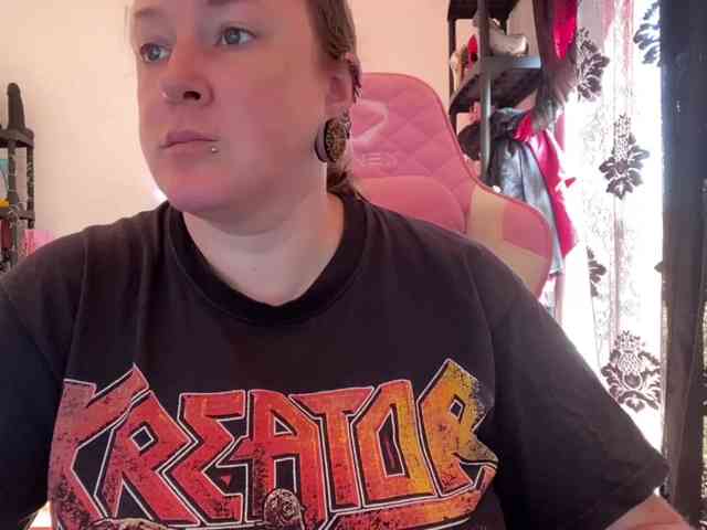 NylonQueen webcam