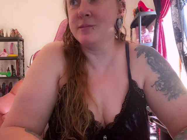 NylonQueen webcam