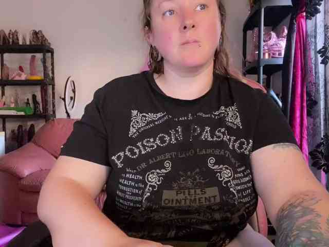 NylonQueen webcam