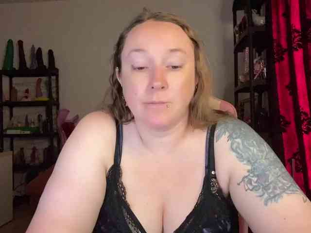NylonQueen webcam