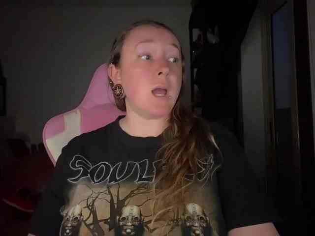 NylonQueen webcam