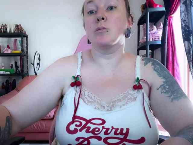 NylonQueen webcam