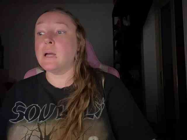 NylonQueen webcam
